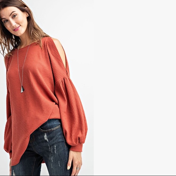 Waffle Weave Cold Shoulder Top - Picture 4 of 5